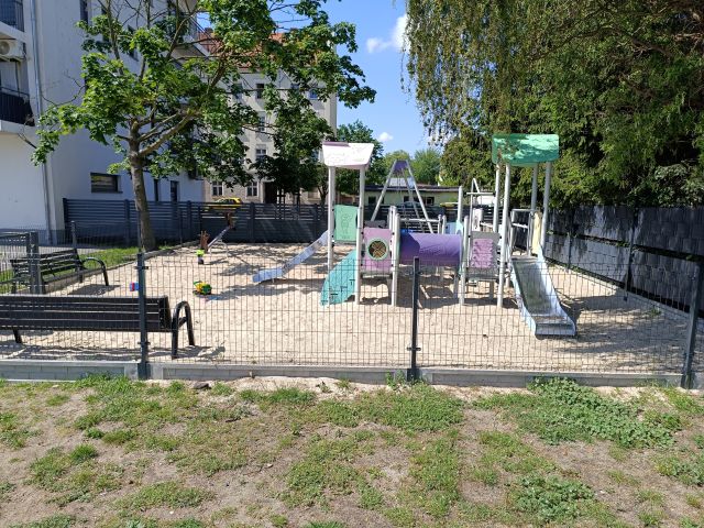 Plac zabaw Waryńskiego